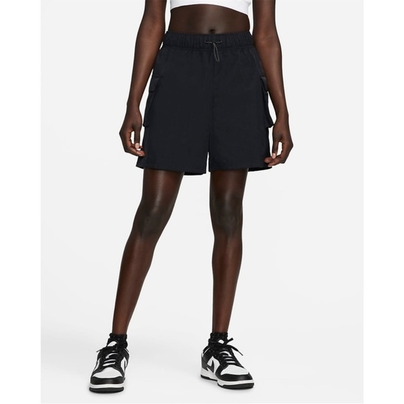 Nike Sportswear Essential Women's Woven High-Rise Shorts Size Medium - Picture 2 of 4